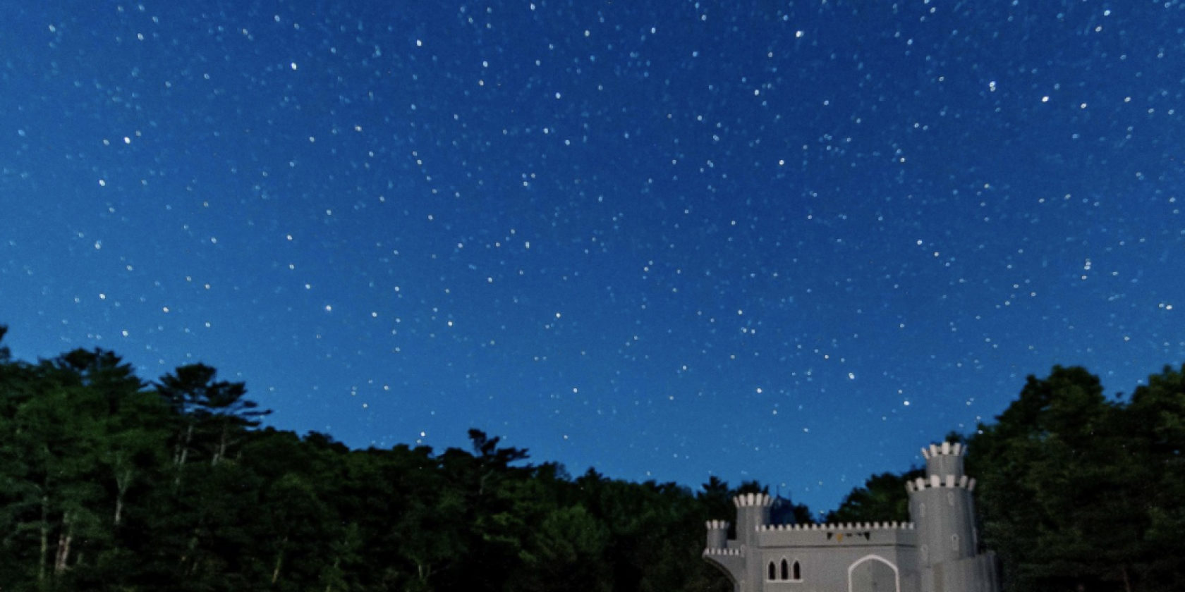 A sky filled with stars over the Lanakila castle.