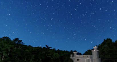 A sky filled with stars over the Lanakila castle.